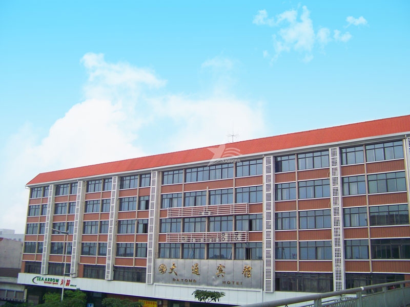 合成樹(shù)脂瓦：輕材質(zhì)高性能，助力屋面建材市場(chǎng)持續(xù)發(fā)展