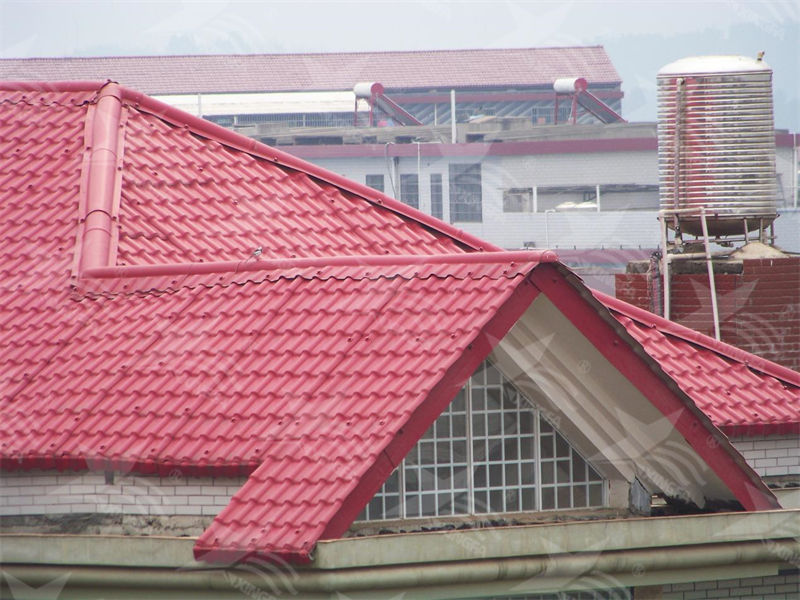 樹脂瓦 VS 琉璃瓦：哪個更適合您的屋頂？